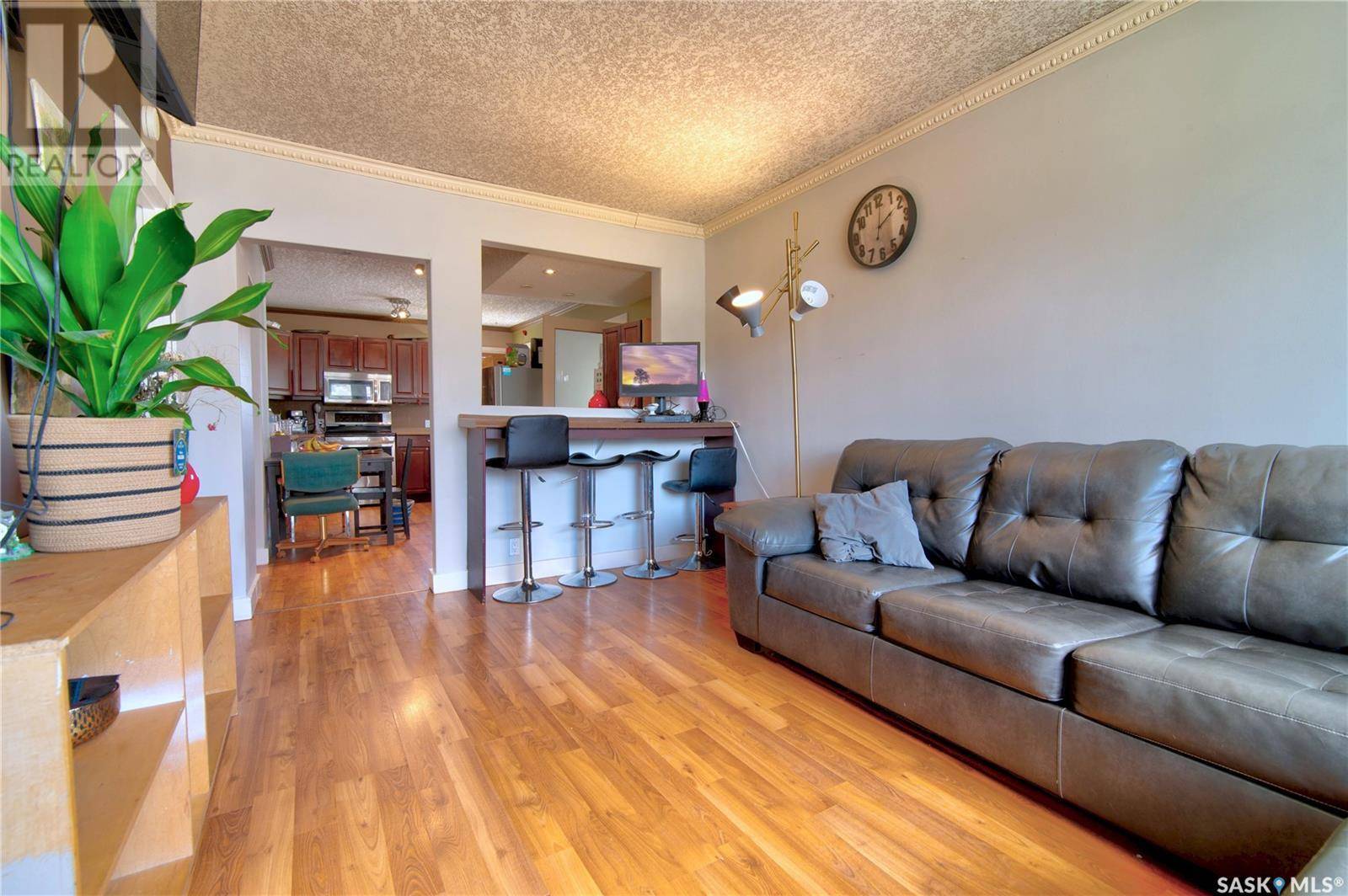 Regina, SK S4N3Y5,952 Wallace STREET