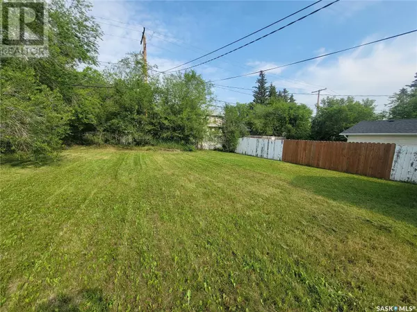 North Battleford, SK S9A2C9,862 109th STREET