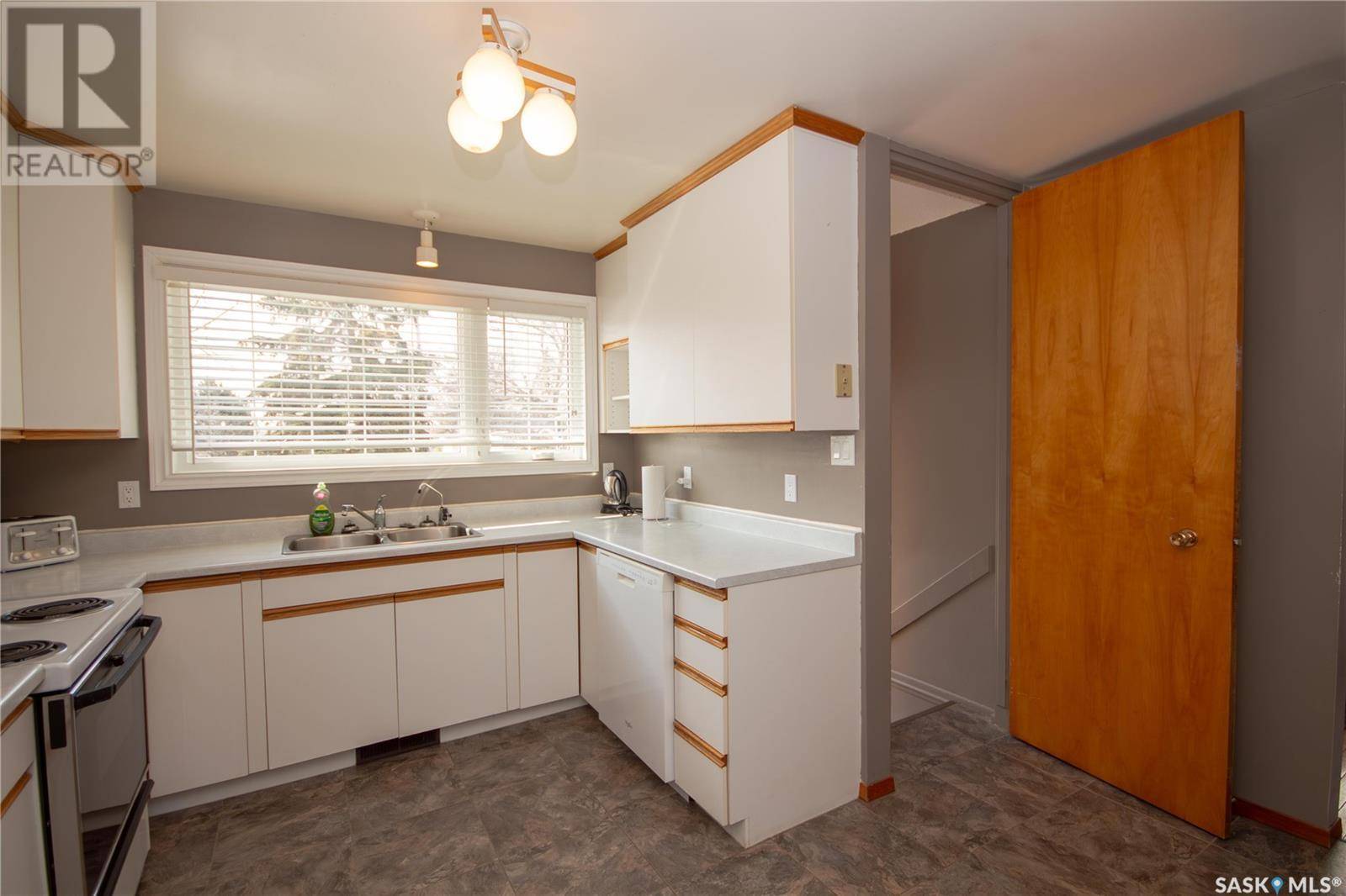 North Battleford, SK S9A2T9,8920 17th AVENUE