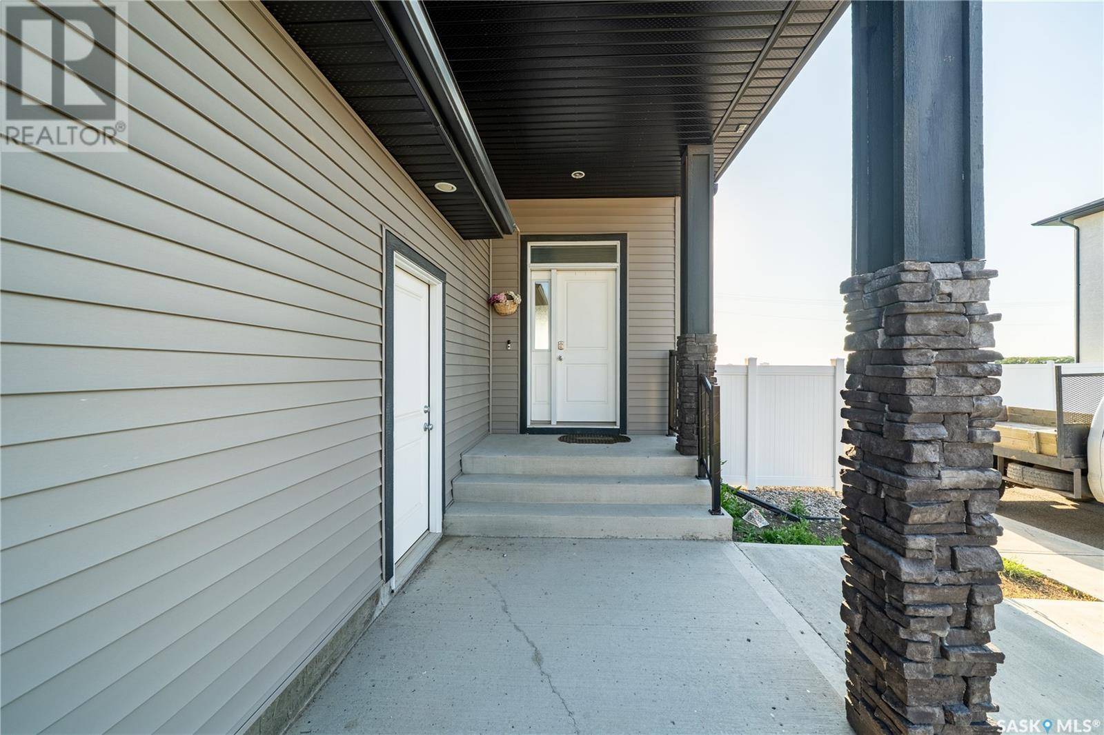 Regina, SK S4W0P8,4332 Delhaye WAY
