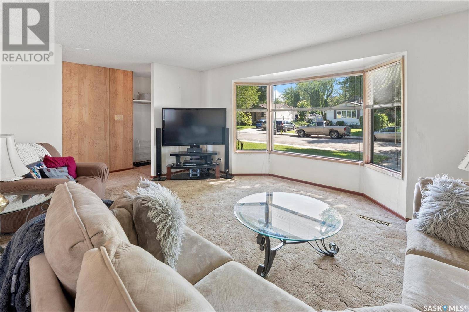 Saskatoon, SK S7H3K6,42 McLellan AVENUE