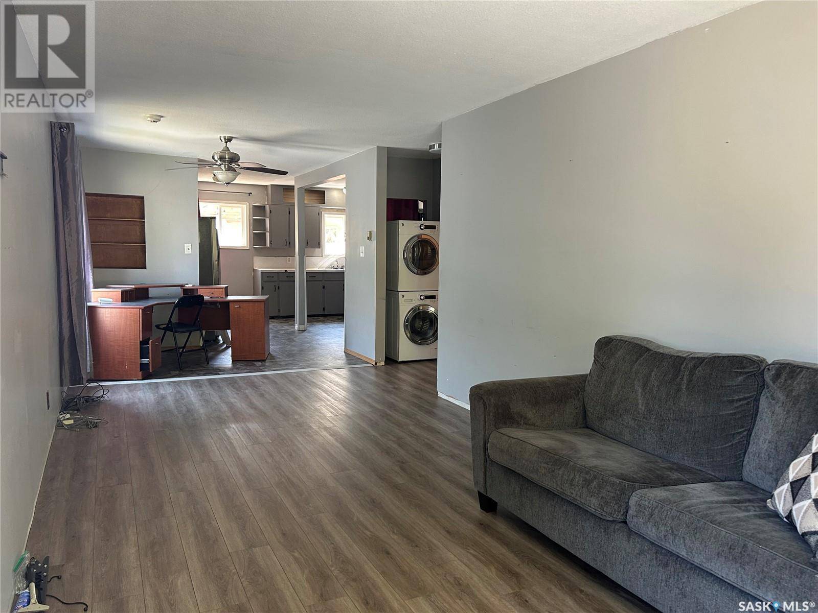 Moose Jaw, SK S6H0H2,523 Ominica STREET E
