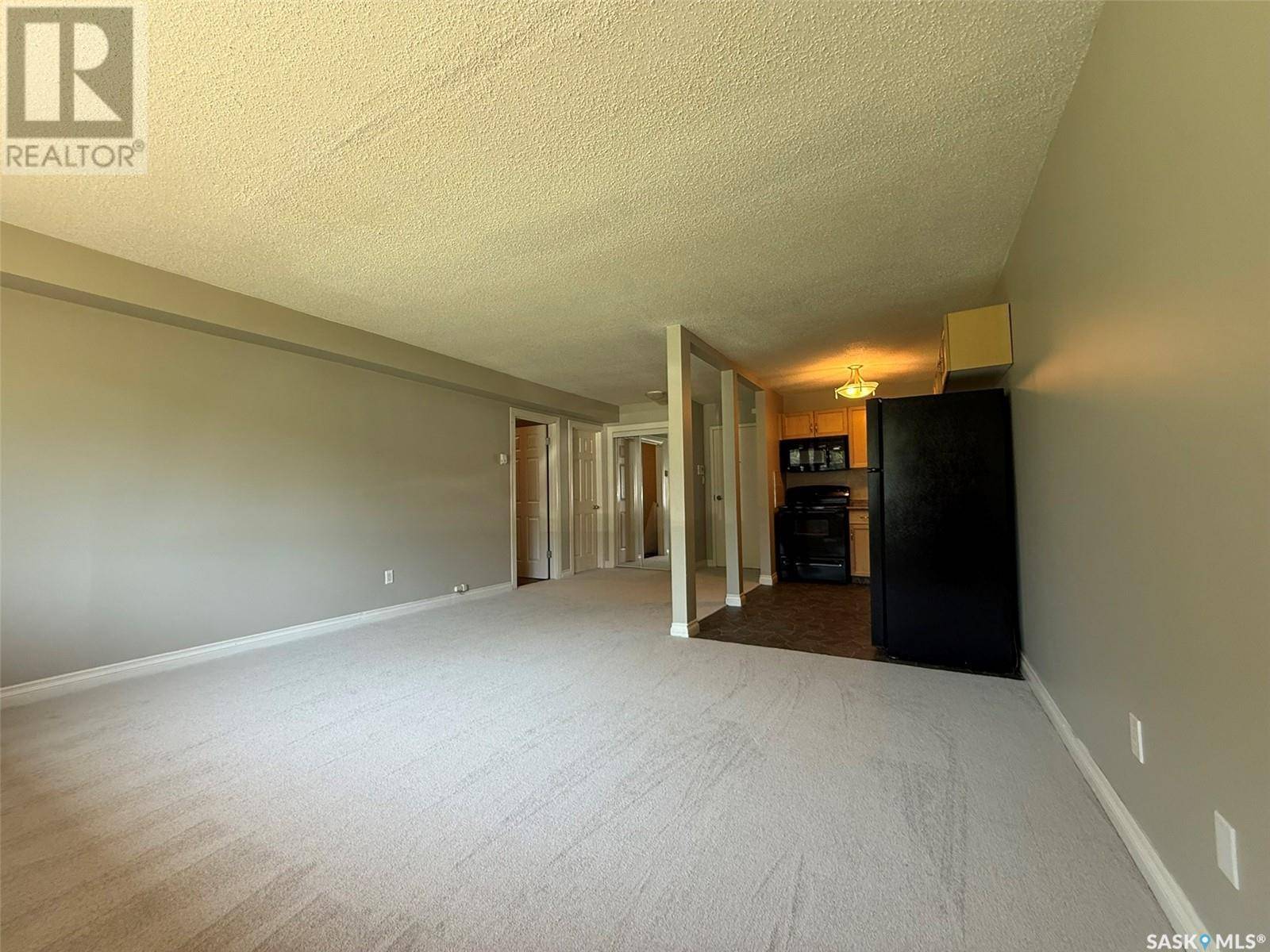 Regina, SK S4R0G5,3 1811 8th AVENUE N