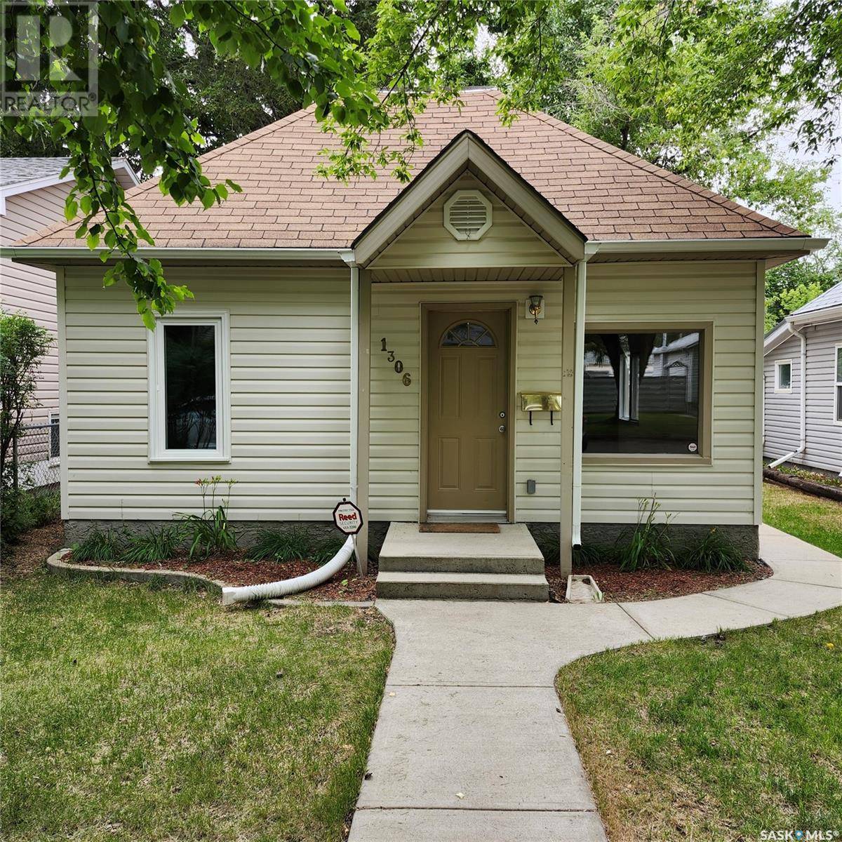 Saskatoon, SK S7M0H4,1306 Coy AVENUE