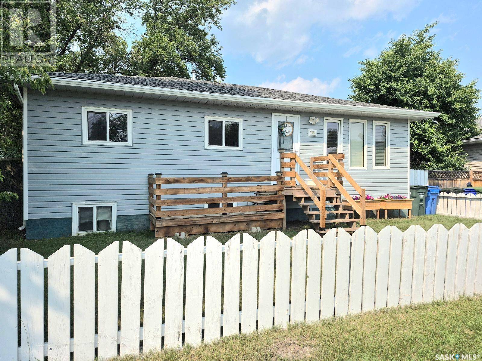 Prince Albert, SK S6V0M8,718 6th STREET E