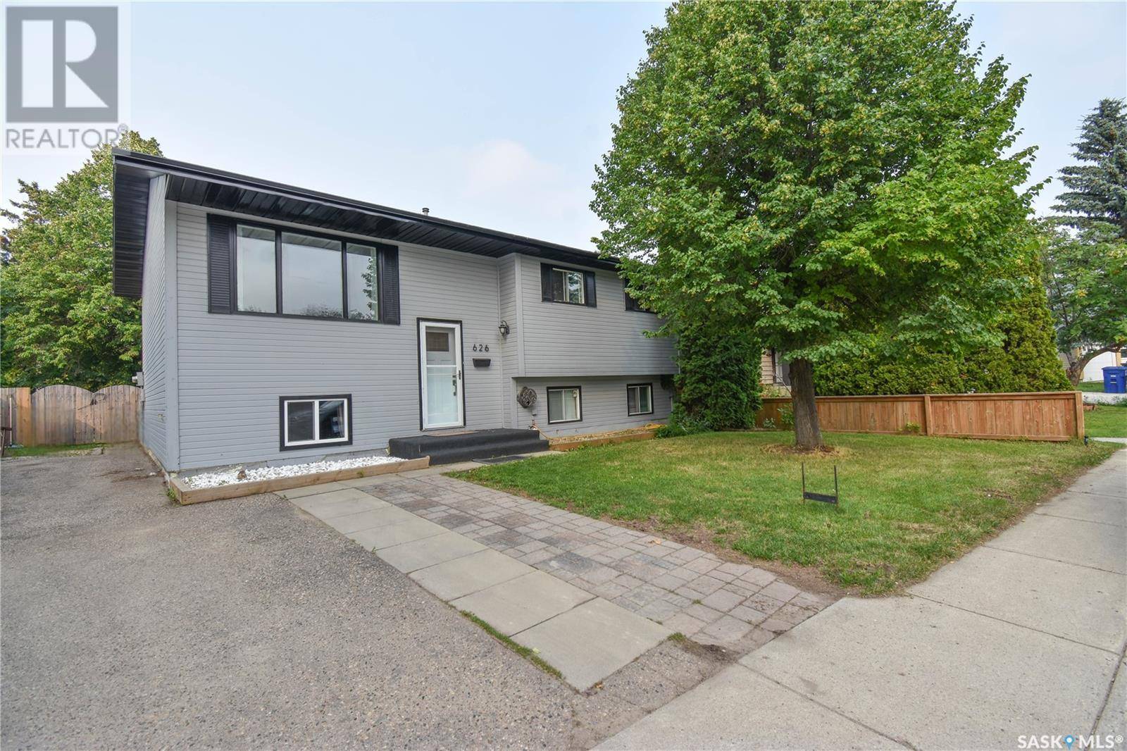 626 Kingsmere BOULEVARD, Saskatoon, SK S7J3Y1