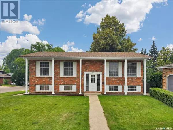 202 Nokomis BAY, Saskatoon, SK S7K5C8