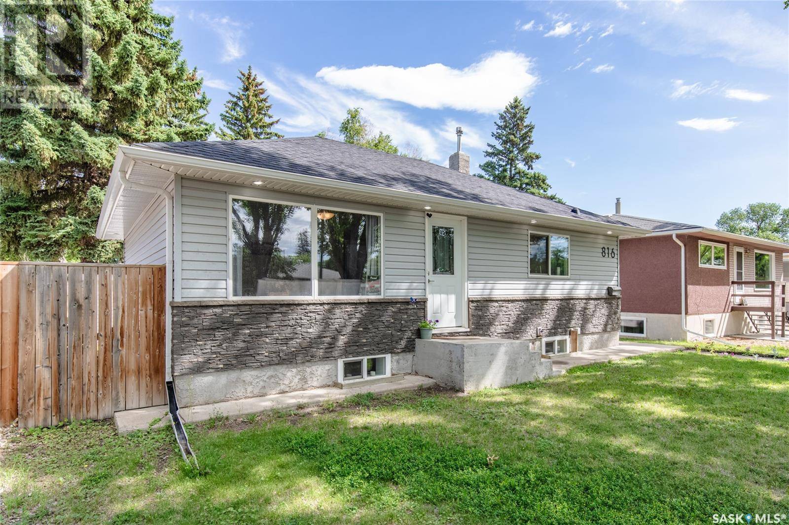 Moose Jaw, SK S6H5L8,816 Grandview STREET W