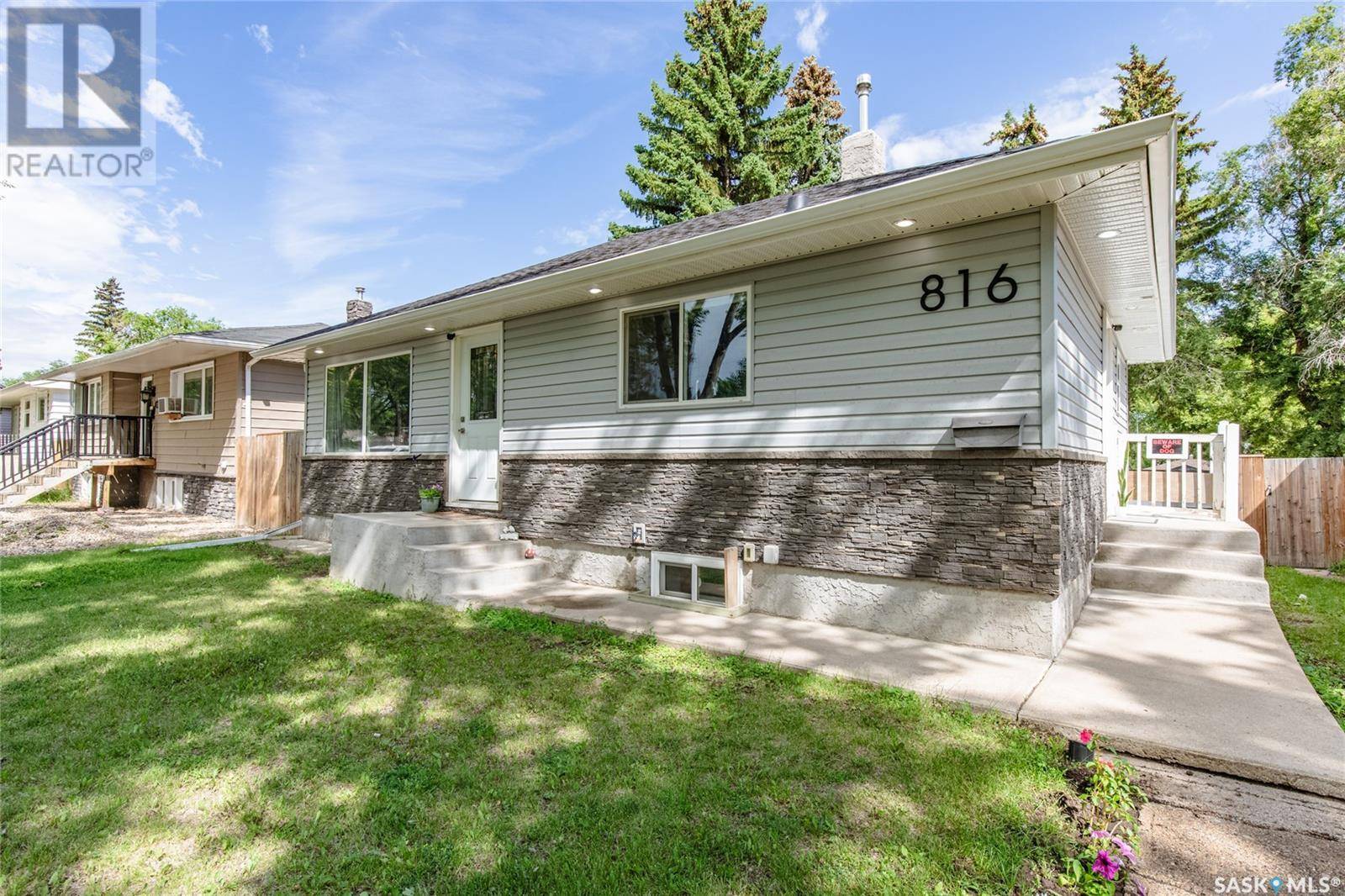 Moose Jaw, SK S6H5L8,816 Grandview STREET W
