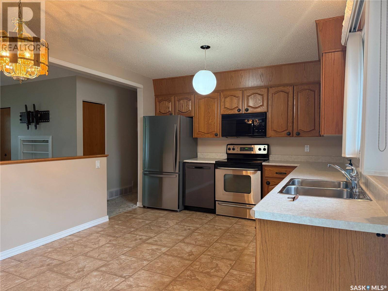Weyburn, SK S4H0H8,1415 Coteau AVENUE