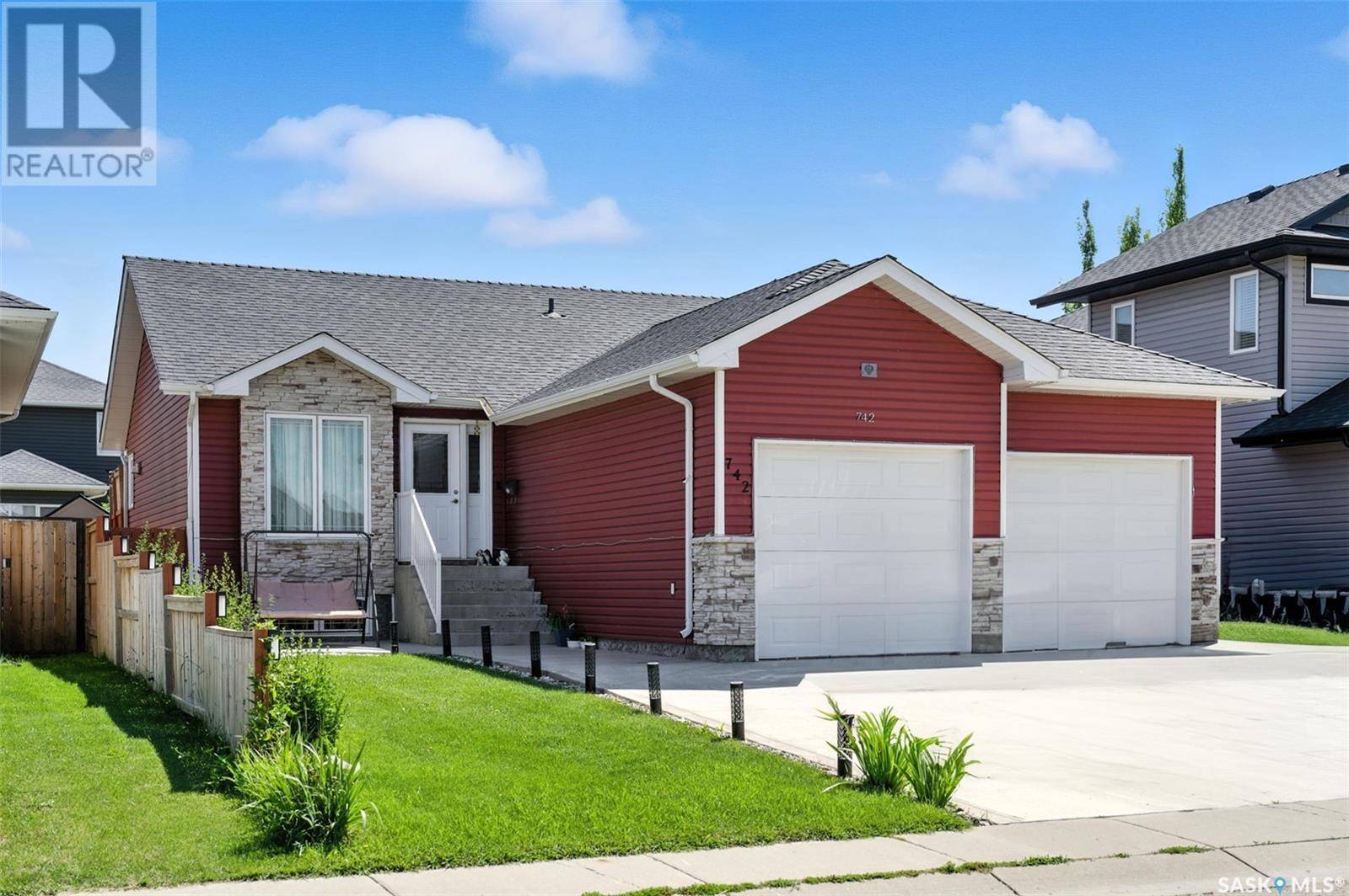 Saskatoon, SK S7R0H2,742 Hargreaves CRESCENT