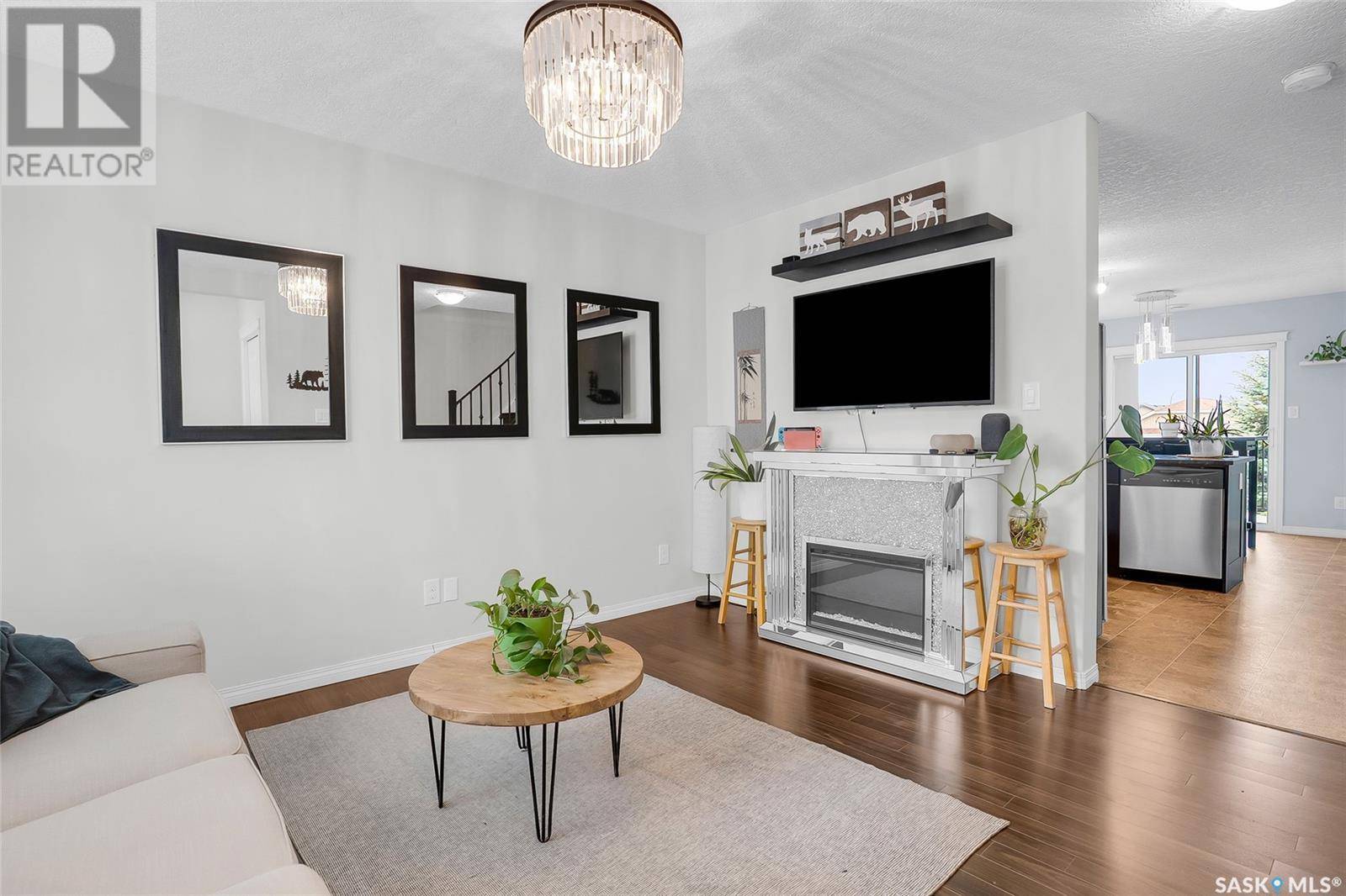 Saskatoon, SK S7R0J2,302 103 Klassen CRESCENT