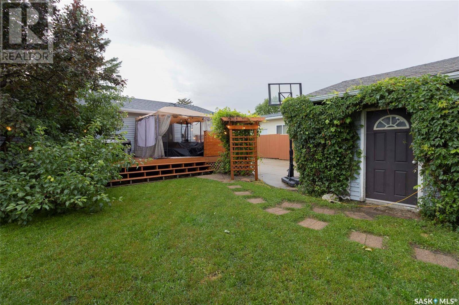 Saskatoon, SK S7H4P9,237 Guelph CRESCENT
