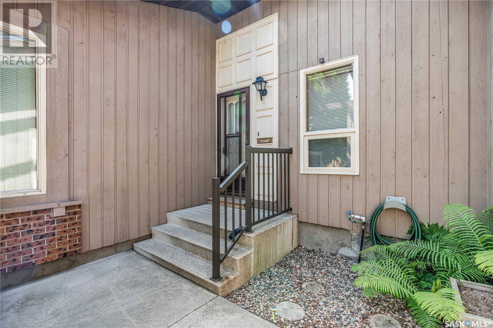 Saskatoon, SK S7J4L6,606 Whitewood WAY