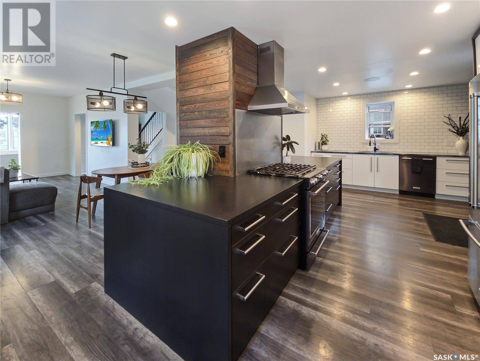 227 H AVENUE S, Saskatoon, SK S7M1W1