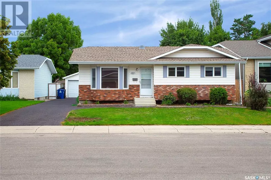 215 Hogg WAY, Saskatoon, SK S7N3W4