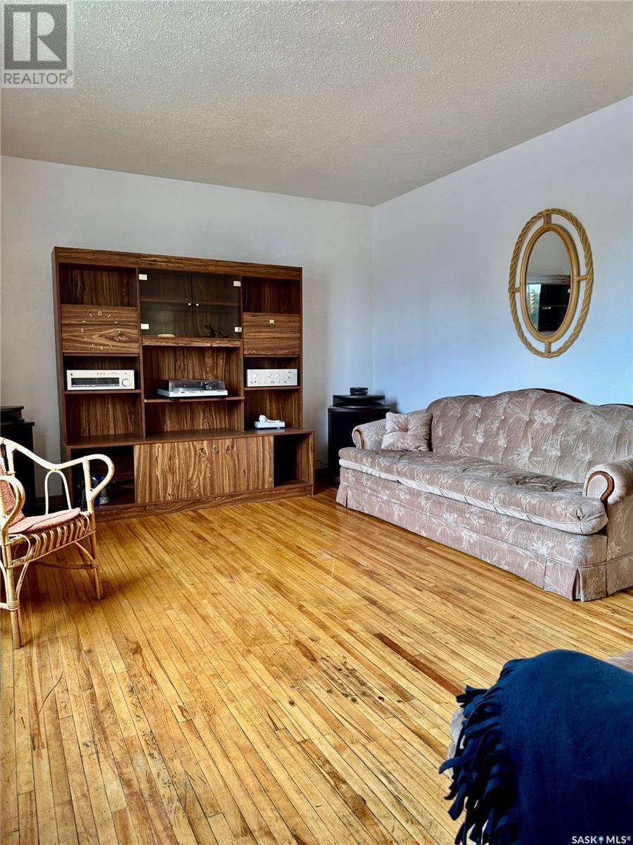Prince Albert, SK S6V2J2,597 River STREET E