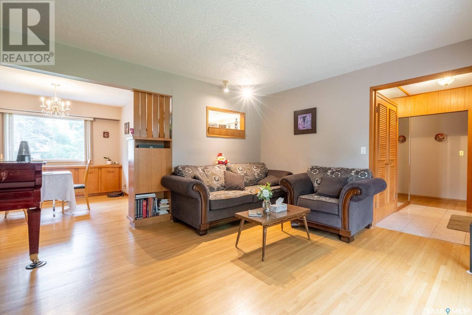 Regina, SK S4S3W1,20 Dunning CRESCENT