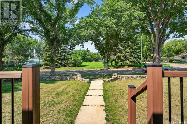 Moose Jaw, SK S6H1G4,895 Willow AVENUE