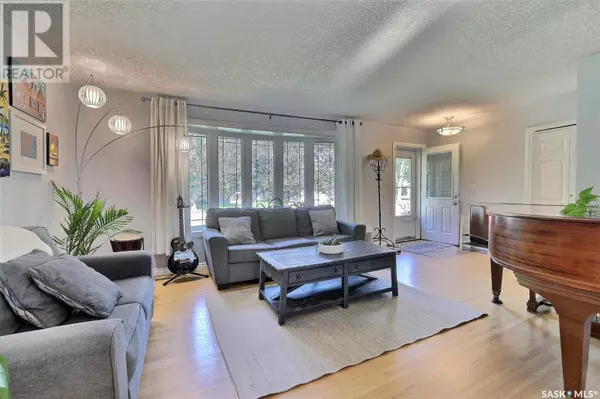 Regina, SK S4R5A7,42 Hanley CRESCENT
