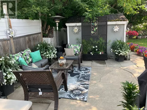 Nipawin, SK S0E1E0,804 - 806 9th AVENUE W