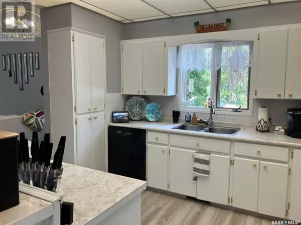 Nipawin, SK S0E1E0,804 - 806 9th AVENUE W