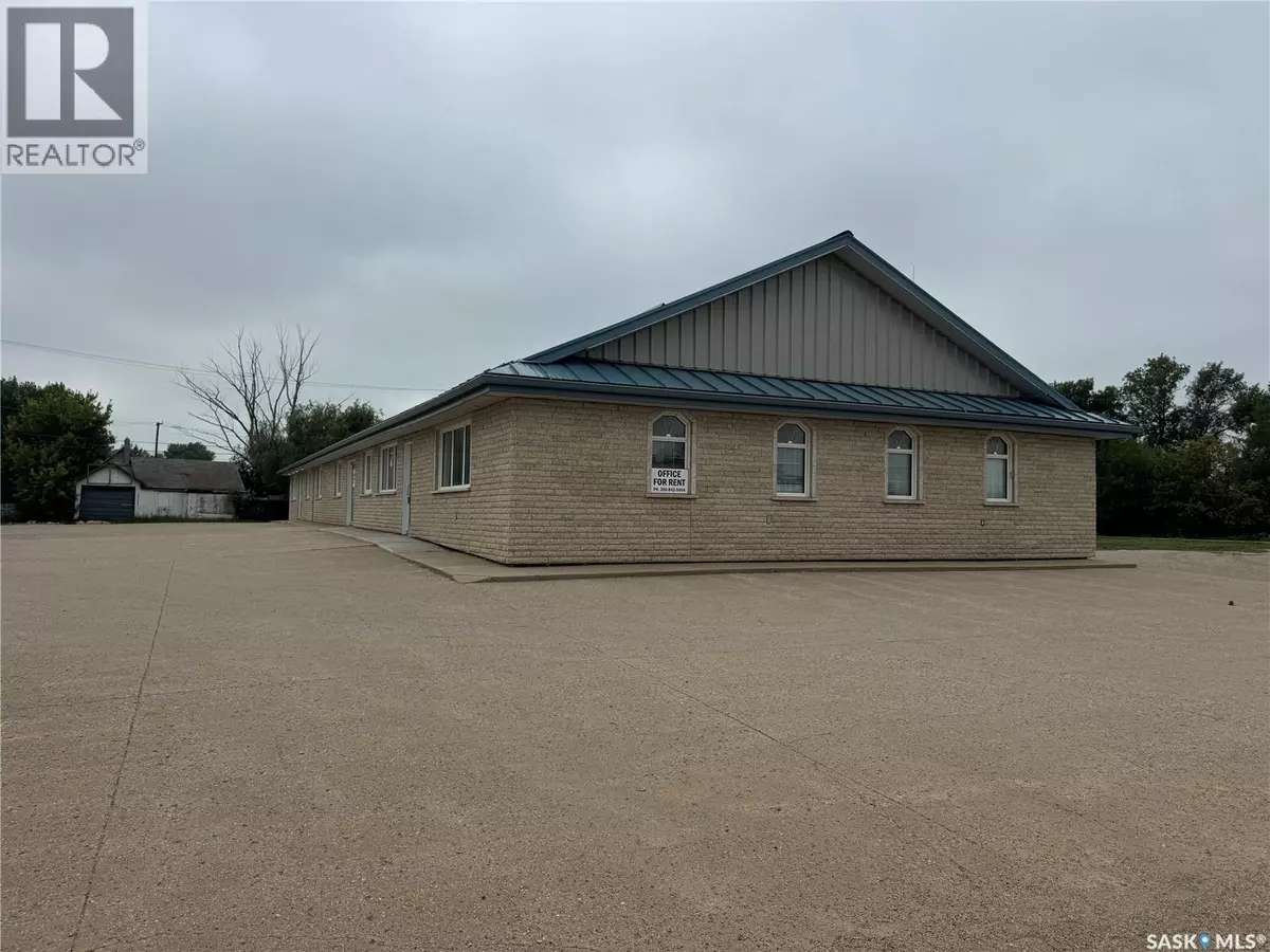 Weyburn, SK S4H0A2,102 Sims AVENUE
