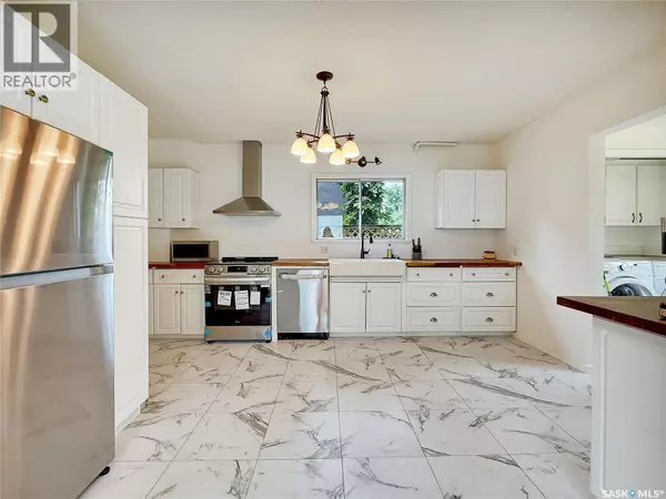 Swift Current, SK S9H0X9,371 6th AVENUE NW