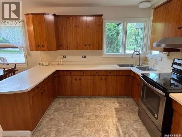 Canora, SK S0A0L0,319 8th AVENUE E