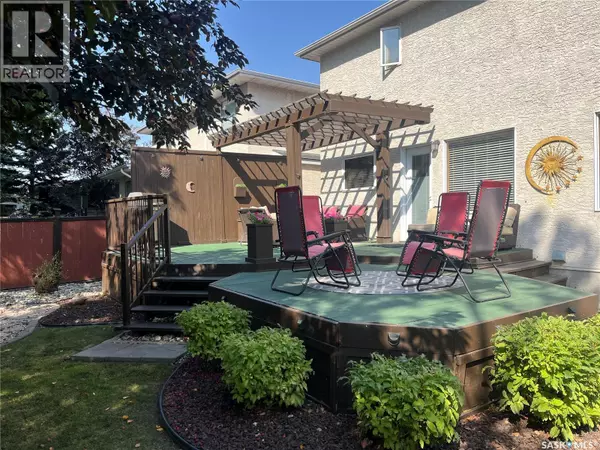Regina, SK S4V2W8,BAY 3276 E PEYSON BAY E