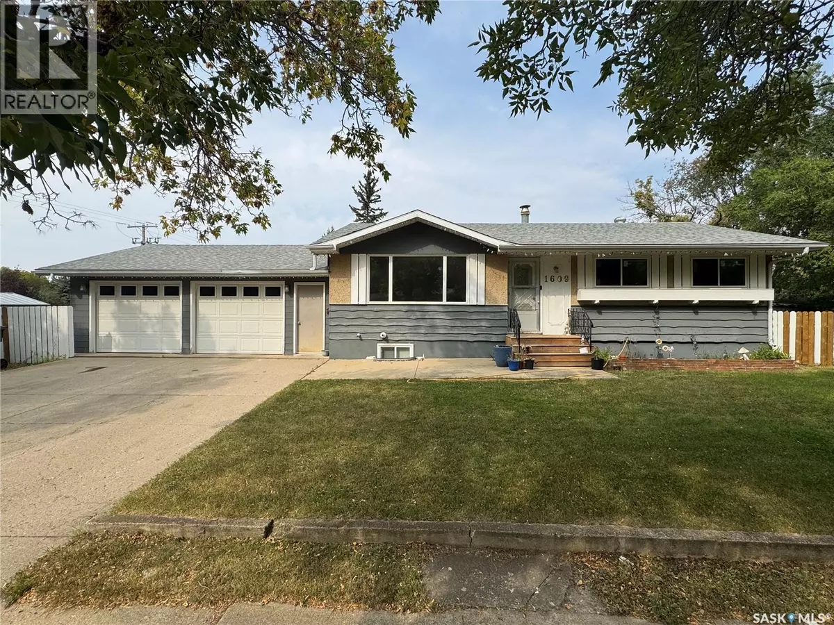 Weyburn, SK S4H0M3,1609 Warren AVENUE