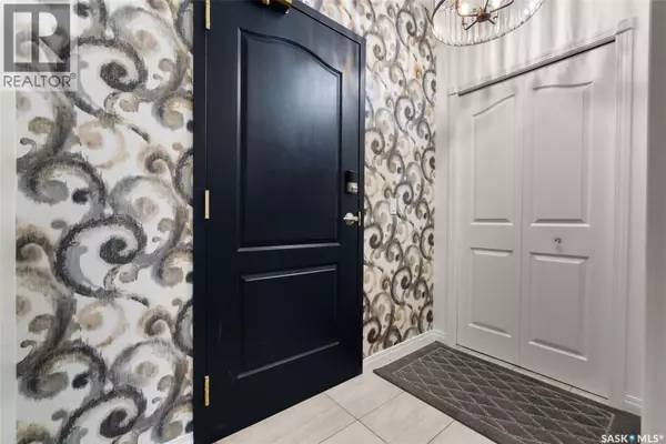 Regina, SK S4P3R4,703 1901 Victoria AVENUE