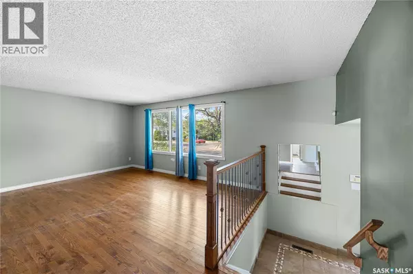 Saskatoon, SK S7J3J2,3002 Eastview