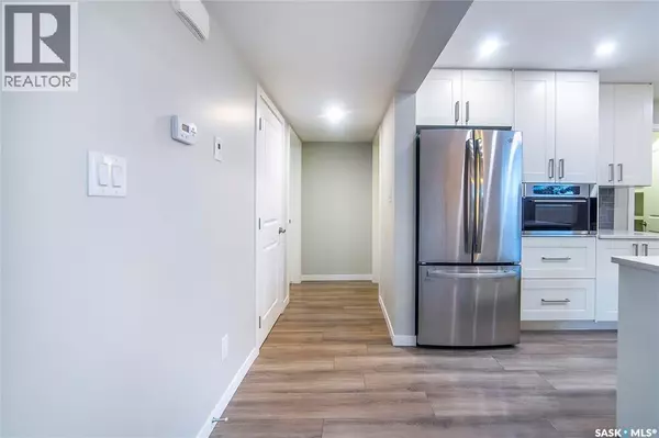 Saskatoon, SK S7M0H5,1527 Coy AVENUE