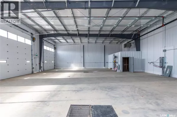 Moose Jaw, SK S6H4Y4,5 839 Snyder ROAD