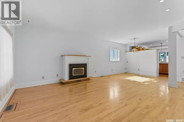 Saskatoon, SK S7M1X3,829 H AVENUE S