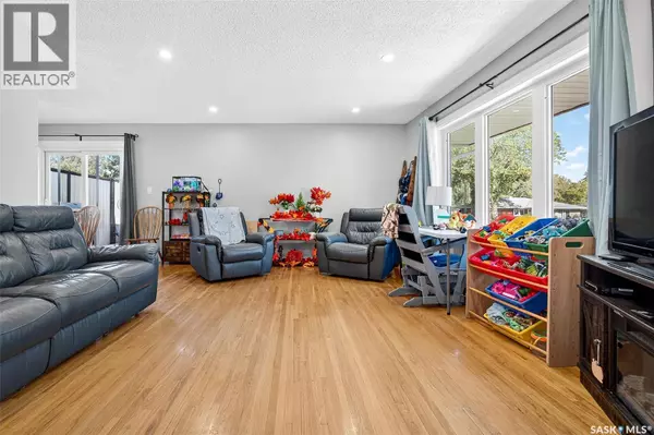 Moose Jaw, SK S6H5N6,801 Vaughan STREET