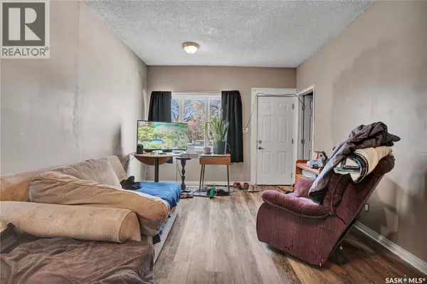 Saskatoon, SK S7M2C8,206 K AVENUE S