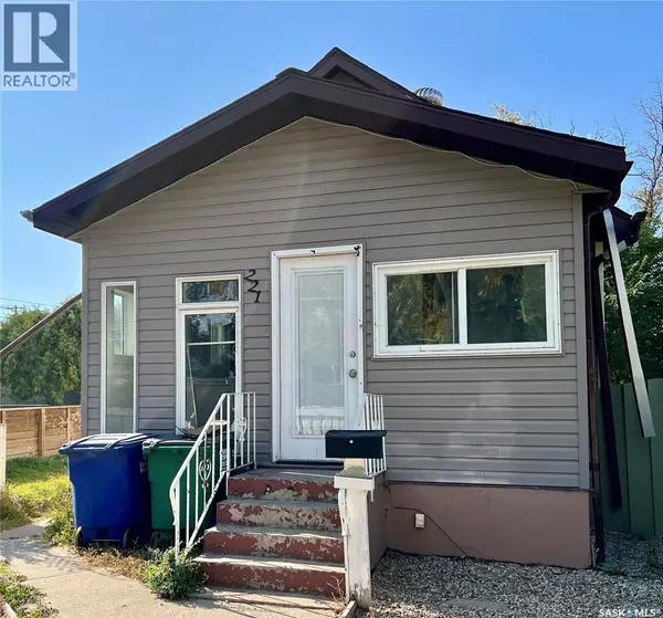 221 I AVENUE S, Saskatoon, SK S7M1X8