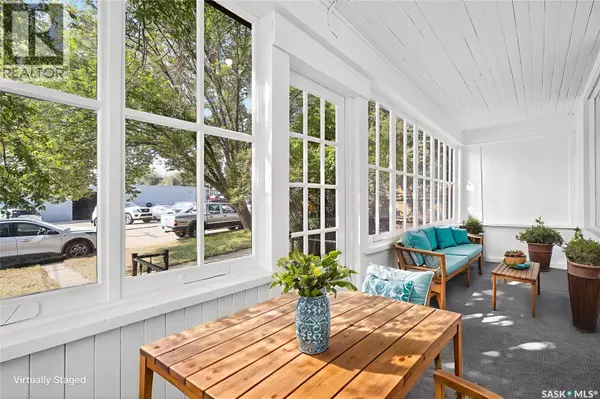 Moose Jaw, SK S6H4G6,827 Elgin AVENUE