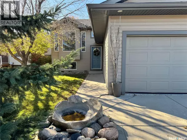 402 Overholt CRESCENT, Saskatoon, SK S7N4S9