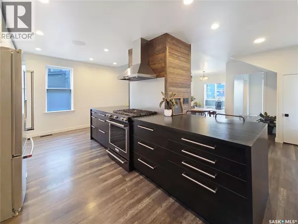 Saskatoon, SK S7M1W1,227 H AVENUE S