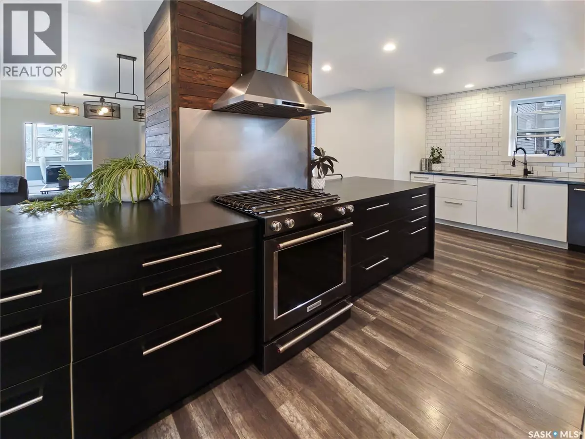 Saskatoon, SK S7M1W1,227 H AVENUE S