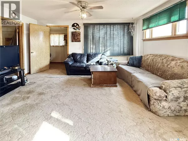 Swift Current, SK S9H0X8,206 6th AVENUE NW