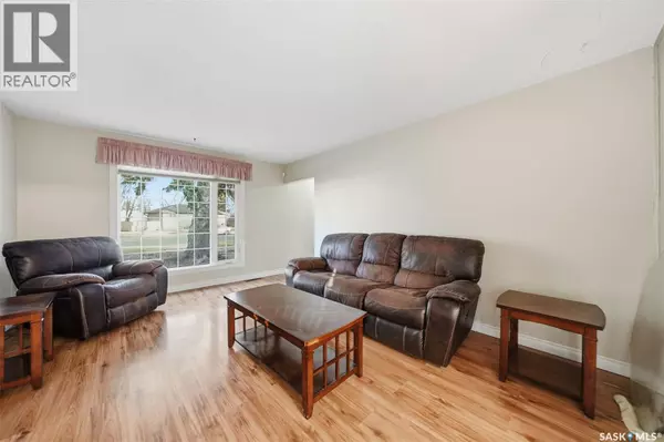 Saskatoon, SK S7L3K5,915 X AVENUE N