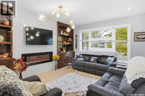 Saskatoon, SK S7H0Z1,1106 7th STREET E