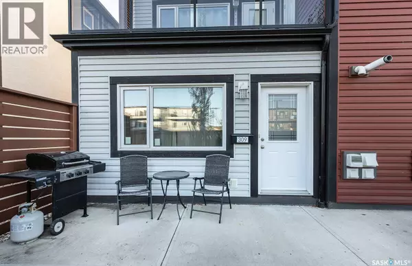 Saskatoon, SK S7W0V2,309 102 Manek ROAD