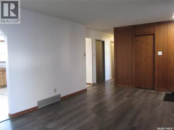 Saskatoon, SK S7H4Y6,562 Highlands TERRACE