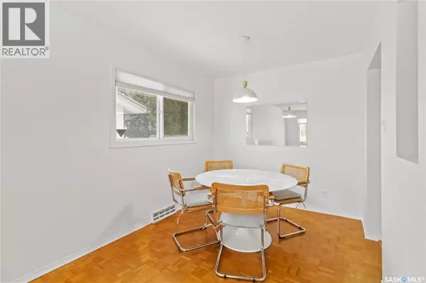 Saskatoon, SK S7J0B9,1516 Isabella STREET E