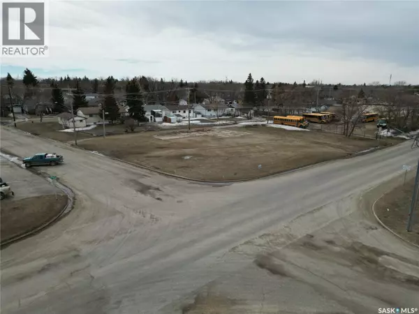 512 1ST AVENUE E, Assiniboia, SK S0H0B0